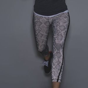 Lululemon reflective pace tights